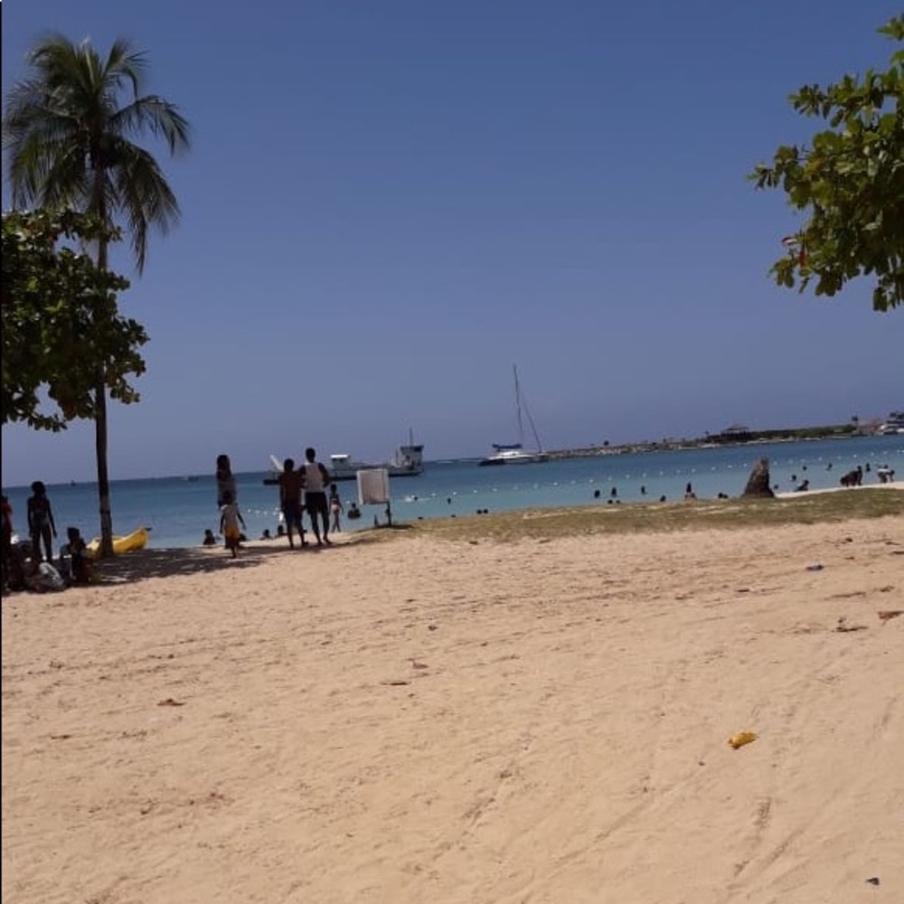 Meet your Posher, Moya